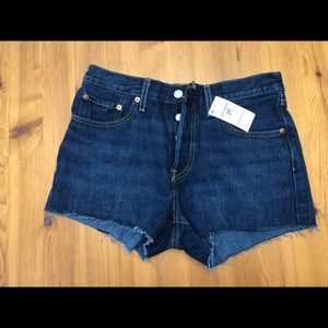 Mid Rise 501 Levi Strauss shorts -size 27
